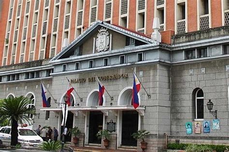 Comelec to appoint electoral board members .